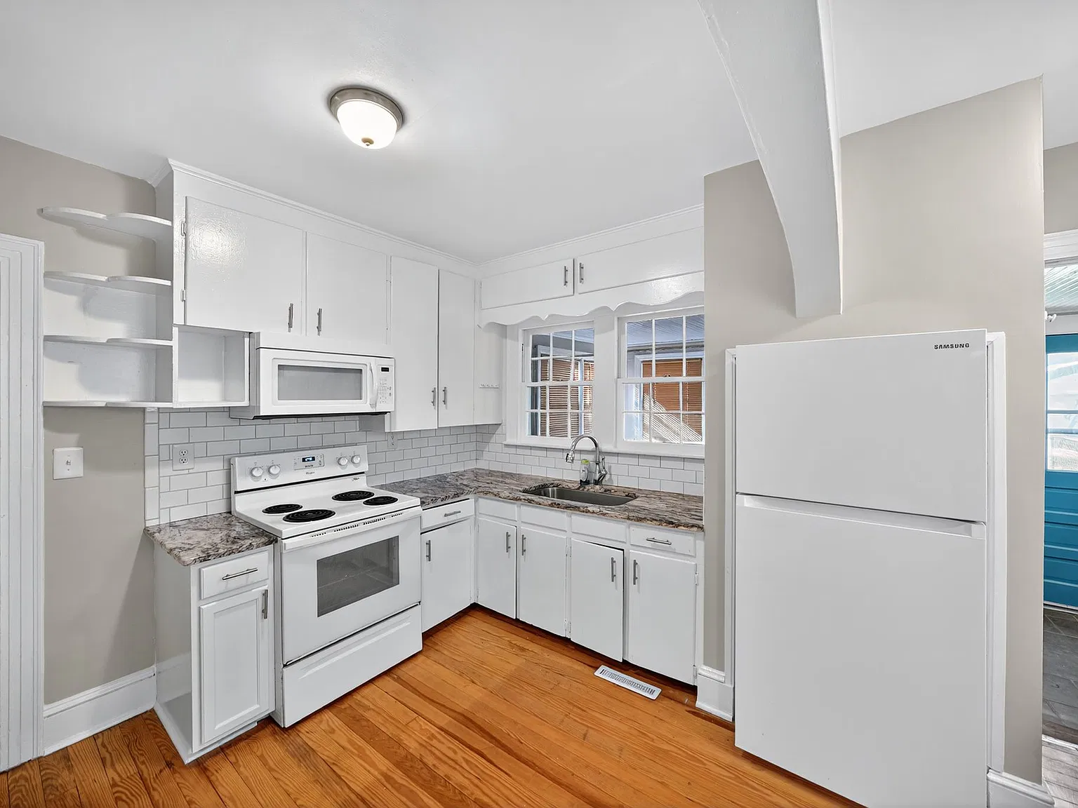 2 bed, 962 sqft, $1,300 — Photo 2
