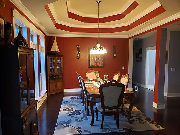 formal dining room 