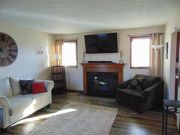 3rd image of 908 S Wadsworth Ct