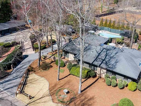 2nd image of 301 Rosebay Dr