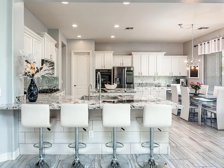 1230 E Canary Dr — Photo 1