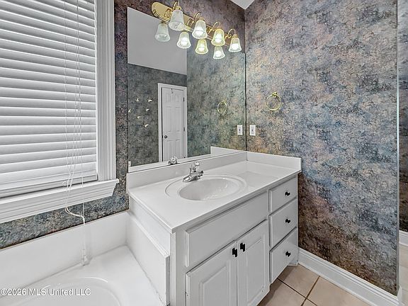 5th image of 540 Brighton Cir