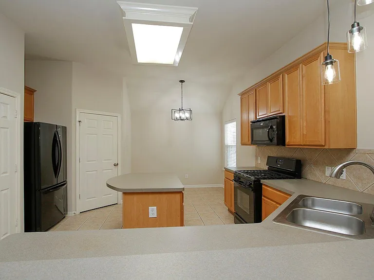 15938 Cottage Ivy Cir — Photo 11
