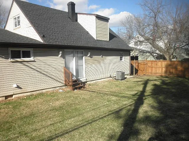 3615 Courtleigh Dr — Photo 3