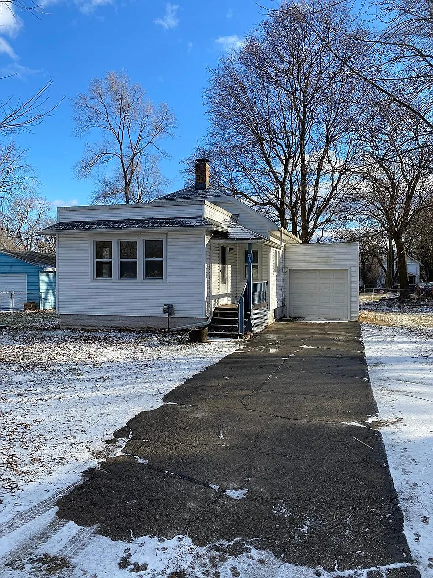 513 Cass Ave photo 1