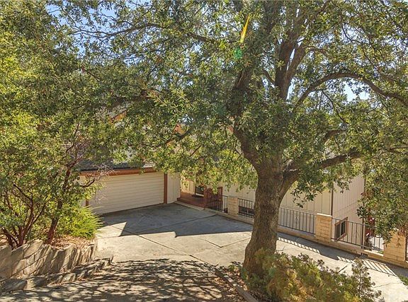 3rd image of 1357 Yellowstone Dr