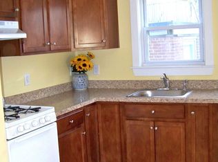 27 Elm St, Amesbury, MA 01913