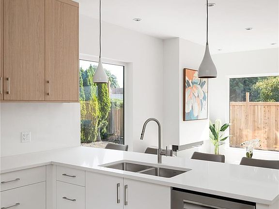 4th image of 2118 Pentland Rd #4