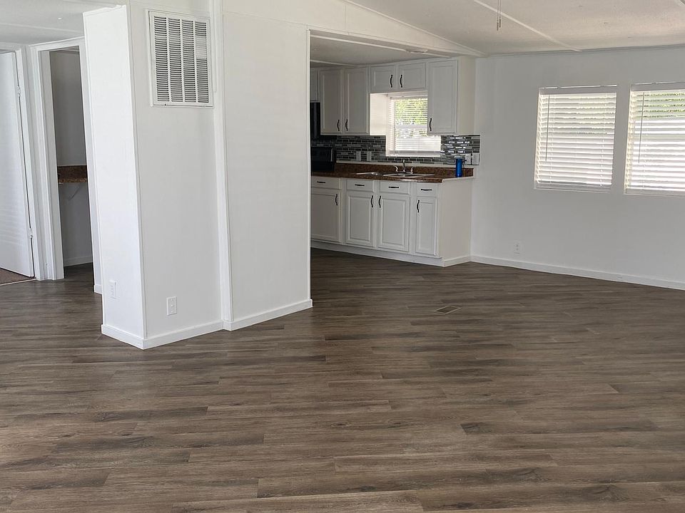 1st image of 4757 Dunkeld Ave