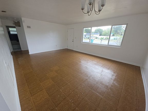 3rd image of 1044 W Highland Dr