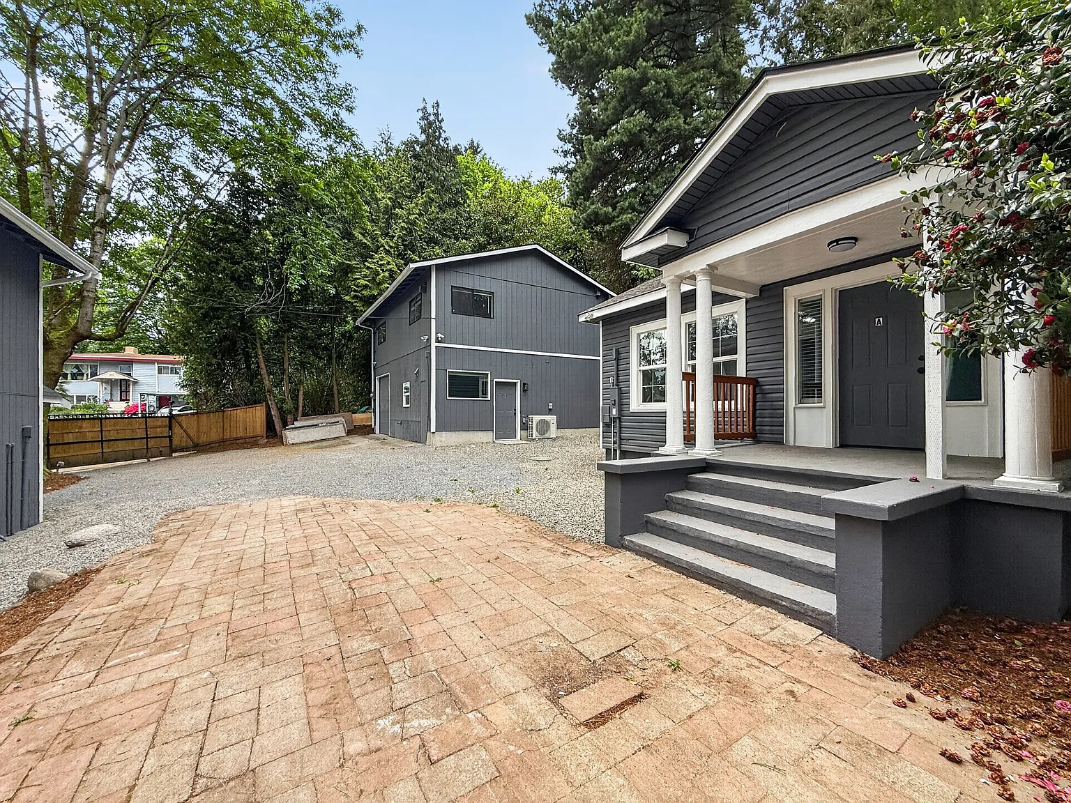 12910 74th Ave S, Seattle - A — Photo 2