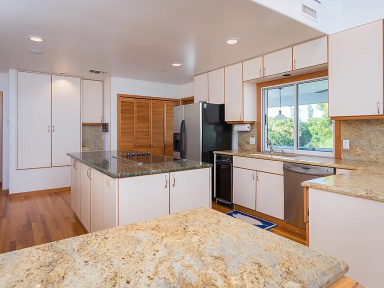 725 Conn Way — Photo 7