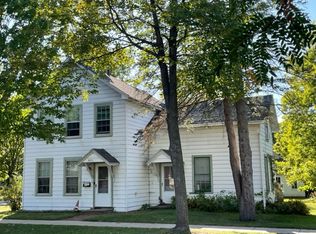 1021 8th St E, Menomonie, WI 54751