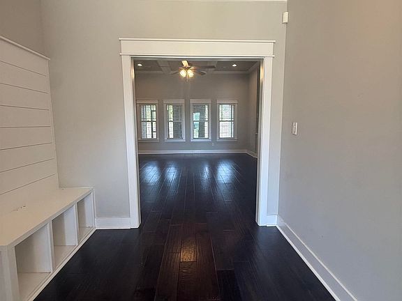 4th image of 221 Perth Ct
