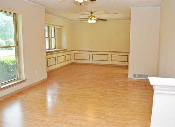 4th image of 2208 Loch Haven Dr