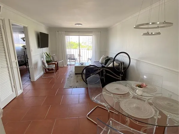 990 Biarritz Dr APT 502, Miami Beach, FL 33141