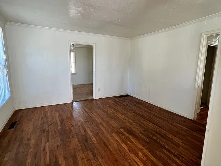 145 Herring St — Photo 2