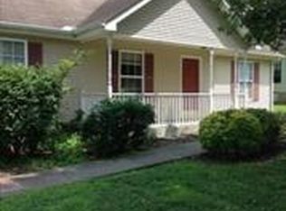 318 Pine Ridge Ln, La Vergne, TN 37086