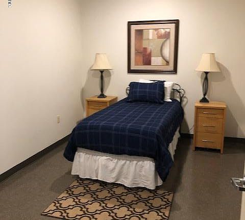 4th image of 605 W Beaver St #213