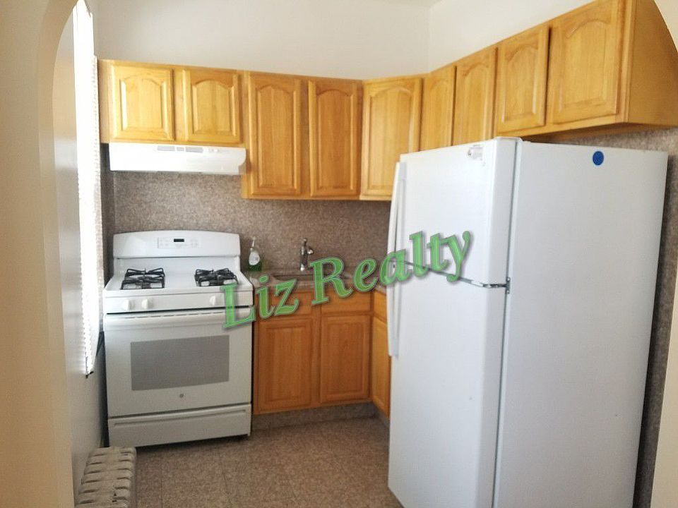 2nd image of 3042 42nd St Fl 1