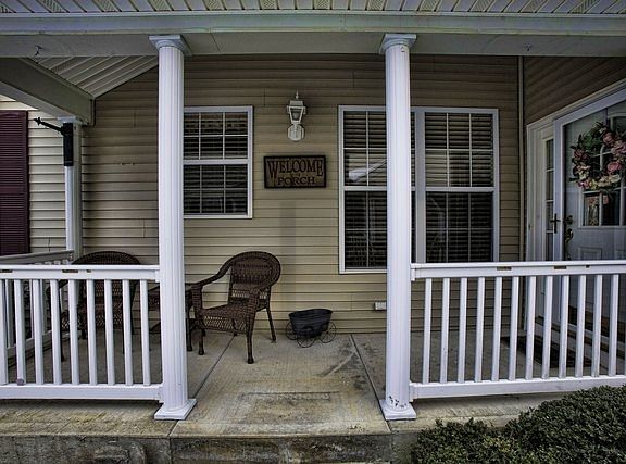 3rd image of 99 Meadow Pond Cir