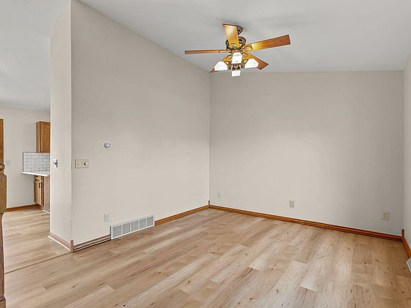 4th image of 1604 Primrose Ln