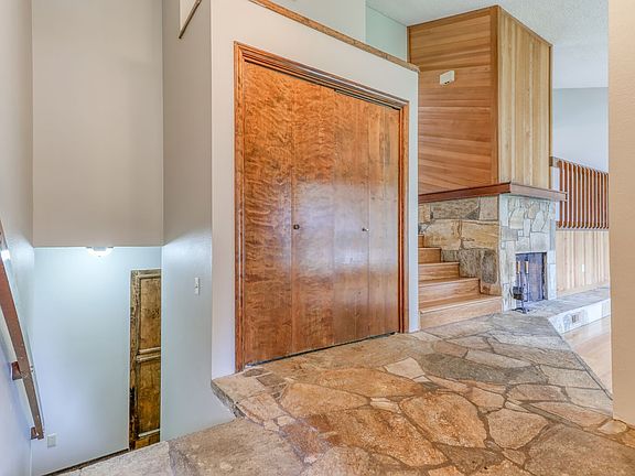 2nd image of 2311 NE Parkview Dr