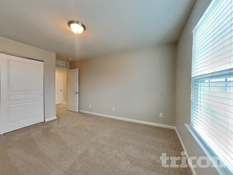 923 Avondale Dr — Photo 16