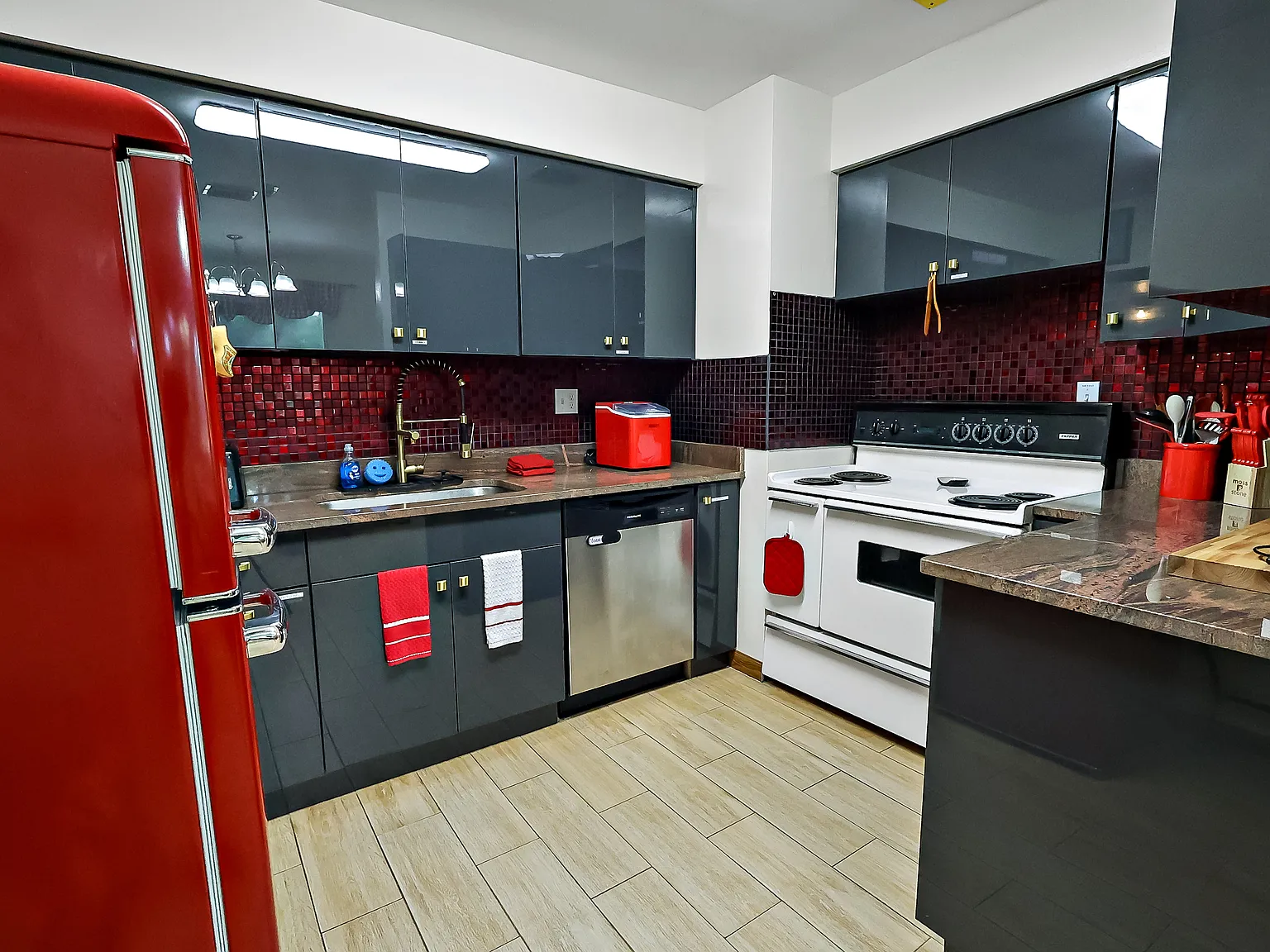 3 bed, 1233 sqft, $2,750 — Photo 4