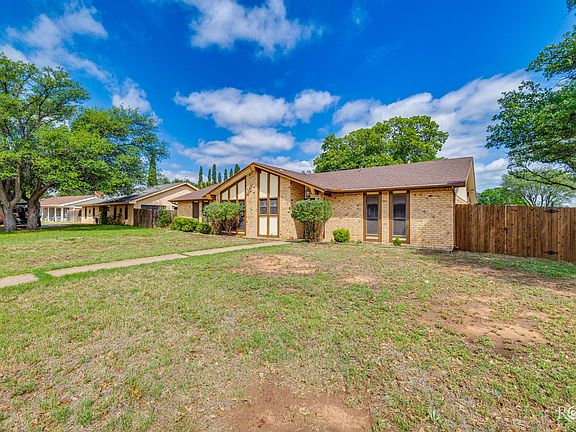 3rd image of 3402 Timber Ridge Dr