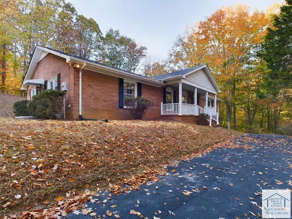 305 Colonial Hill Dr, Bassett, VA 24055