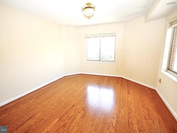 5th image of 2151 Jamieson Ave Unit 2009