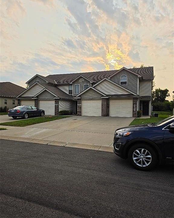 2nd image of 12325-12327 NW Fox Creek Dr #12335