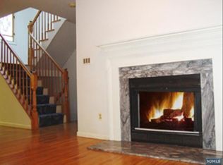 4 Westley Ln, New Milford, NJ 07646