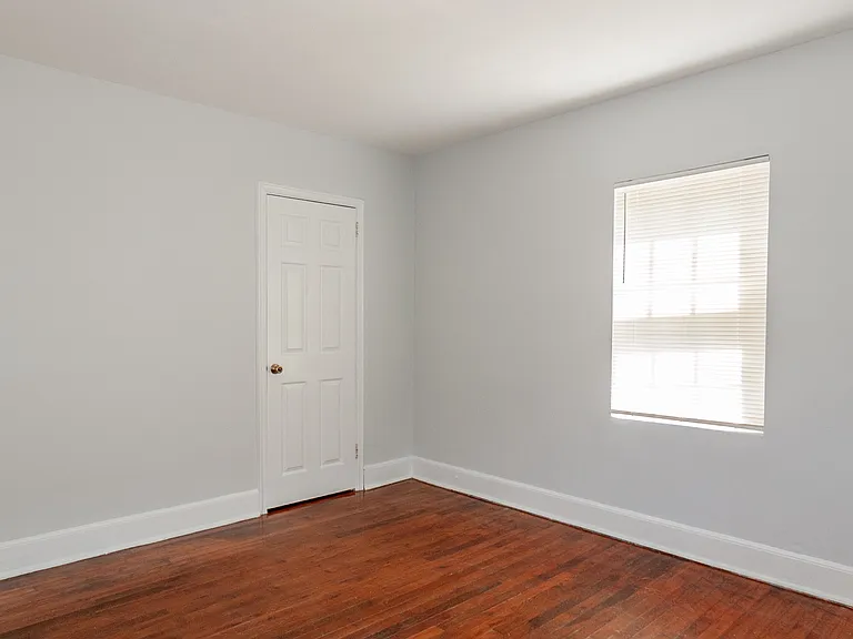 916 Park Ave #B — Photo 8
