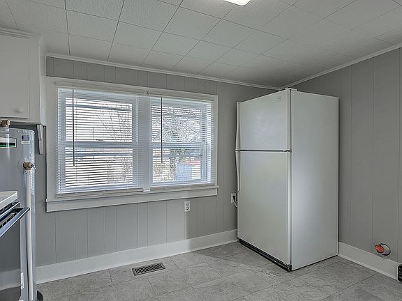 3rd image of 607 E Pine St
