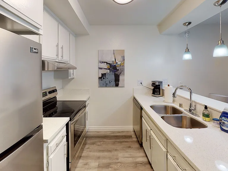 5th Street Apartments — Photo 11