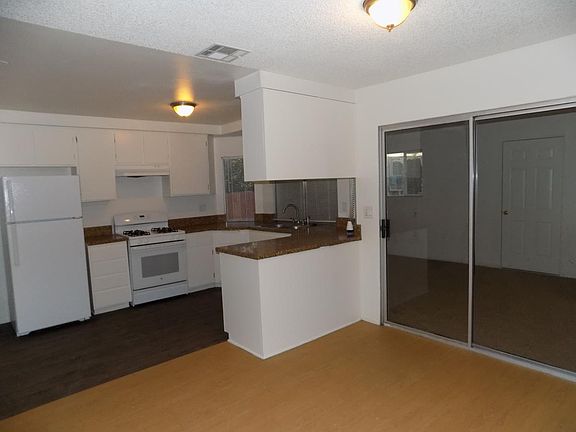 3rd image of 25601 Orangewood Ln