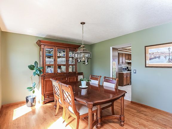 2nd image of 4717 E Meadows Dr SE