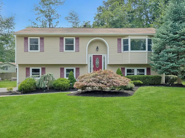 6 Wisconsin Court, Congers, NY 10920