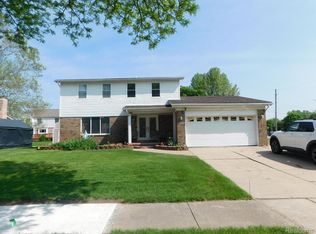 2951 English Dr, Troy, MI 48085