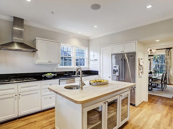 4th image of 2123 Dunstan Rd