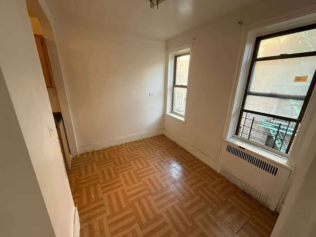 4755 White Plains Rd — Photo 3