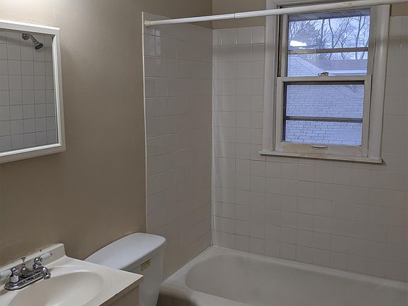 3rd image of 1819 Lincoln St APT 2E