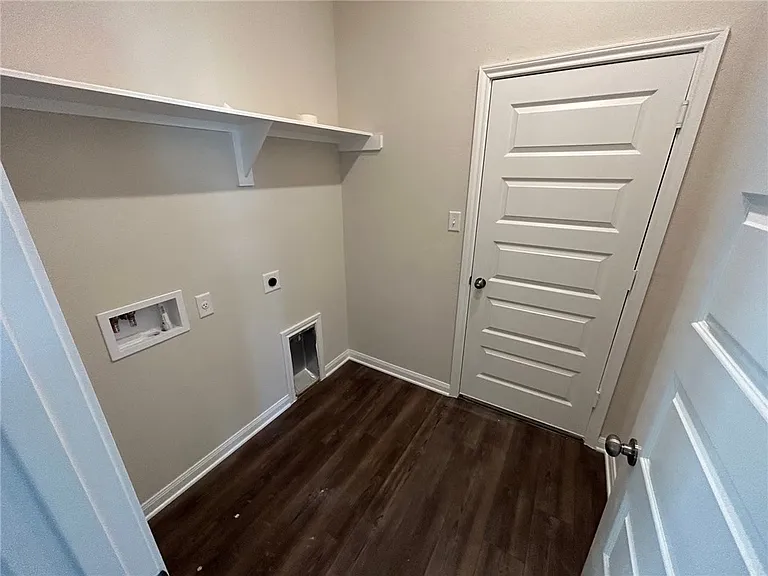 2204 Johnny Lyon Ct — Photo 9