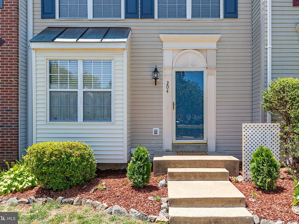 1st image of 204 Sterling Ct