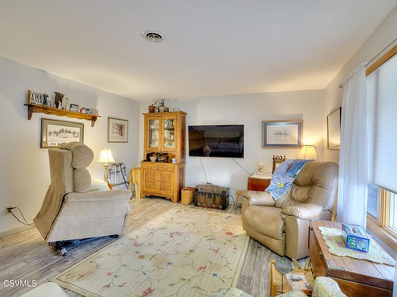 4th image of 313 Sunny View Ln