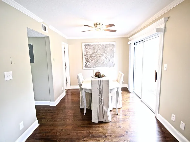 Plaza La Belle Apartments — Photo 17