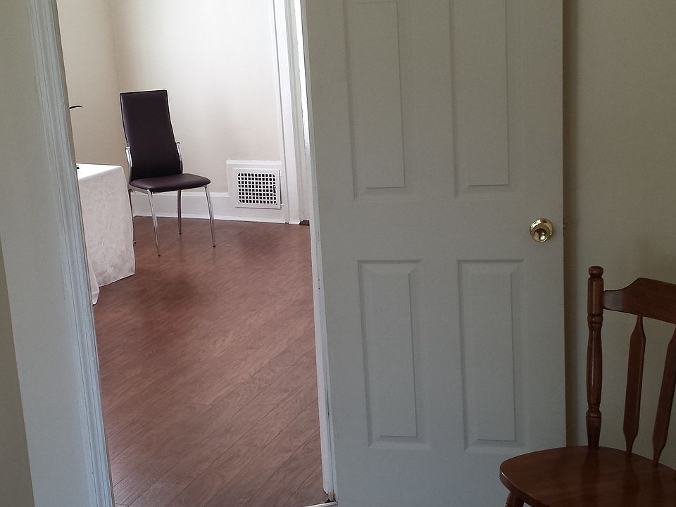 2nd image of 1821 Maple Ave