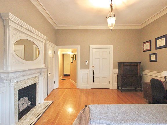3rd image of 387 Essex St #1